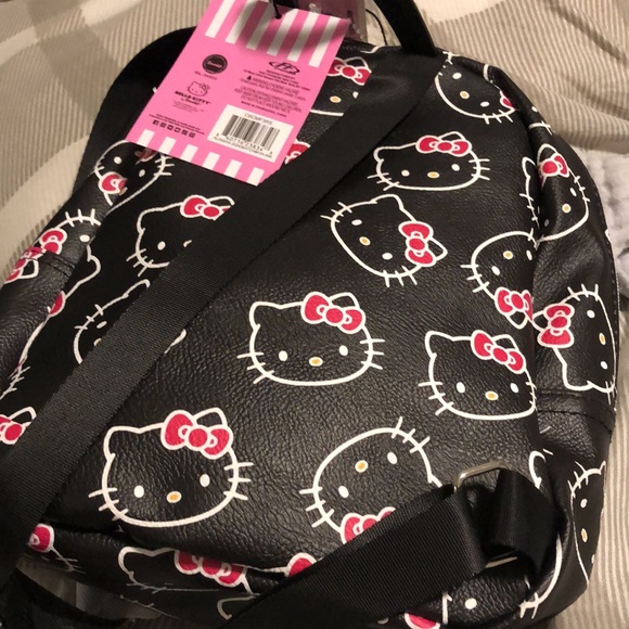 Hello kitty backpack - Picture 2 of 5